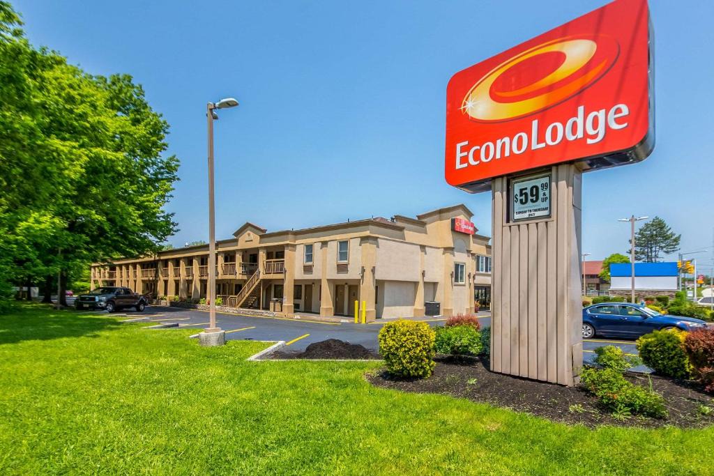 Mount Laurel Cabin | Econo Lodge Mount Laurel - Philadelphia East