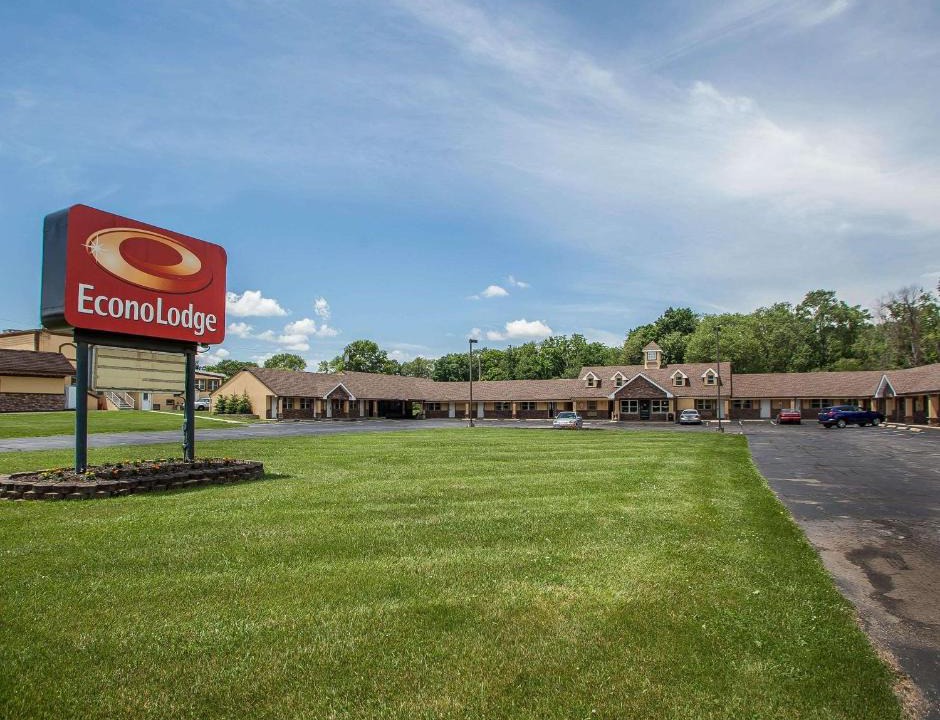 Newton Cabin | Econo Lodge