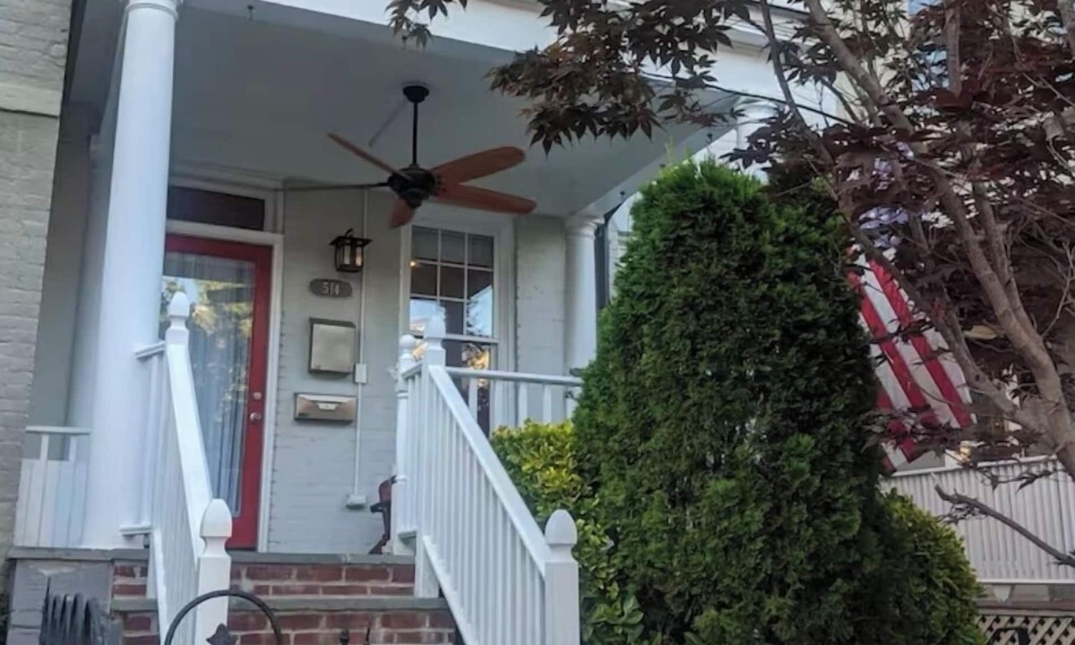 Stanton Park Apartment | English Basement one bedroom apt, 1.5 miles to White House, full kitchen