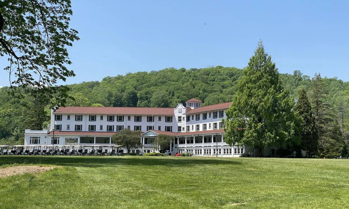 Shawnee On Delaware House | Escape to a Relaxing Room for a Perfect Pocono Adventure