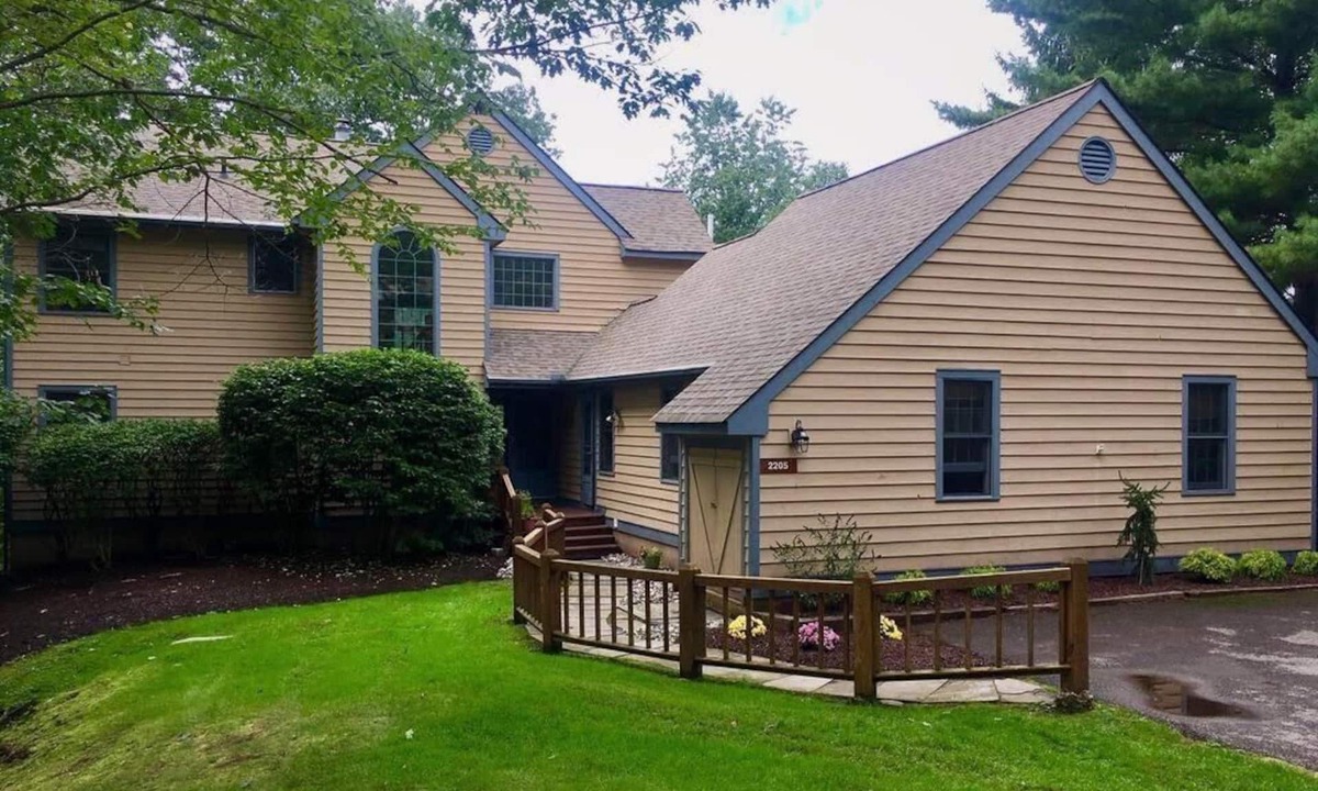 Canadensis House | Exceptional 5 Bedroom; 4 1/2 Bath House on Beautiful Buck Hill Falls Golf Course