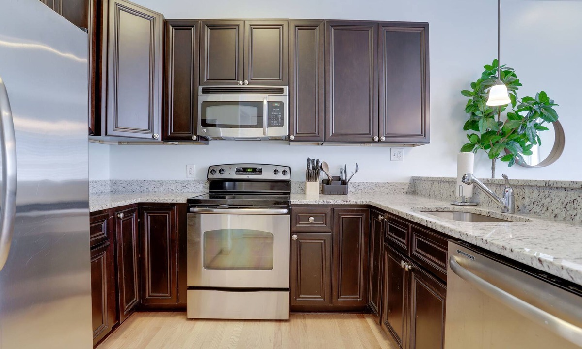 Old Town West Apartment | Exquisite 1 BR Apartment at Alexandria