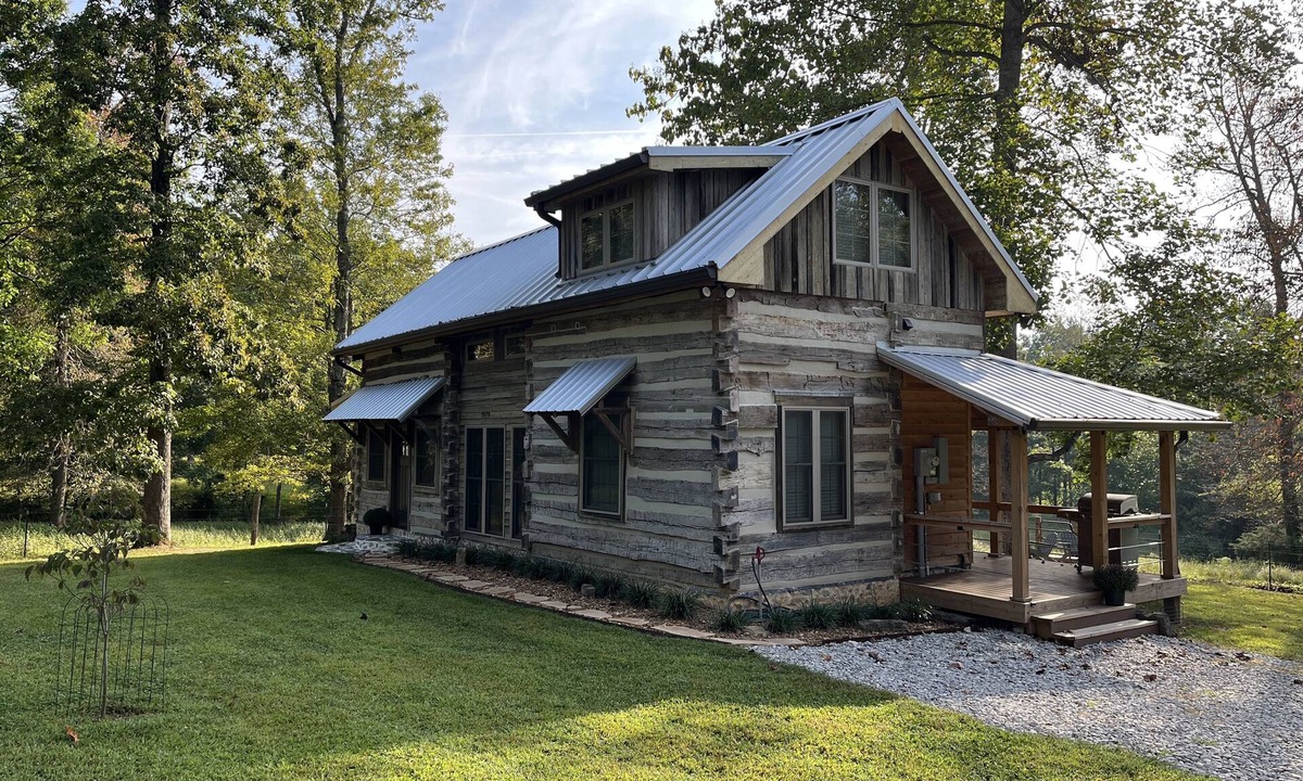Cookeville Cabin | Fairview Dogtrot Cabin close to Cummins Falls