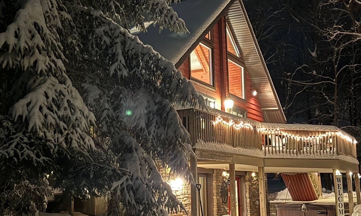 Lake Harmony Estates House | Fall rates updated! 7 bedrms, 2 king Beds, firepit, game rm, hot tub!