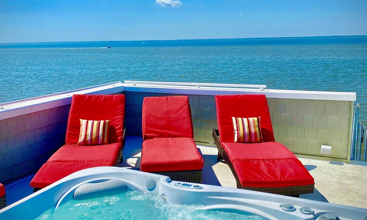 North Beach Haven House | Fall Special Oct 16-19 1499 with pm checkout or stay that FULL WEEK for 4700