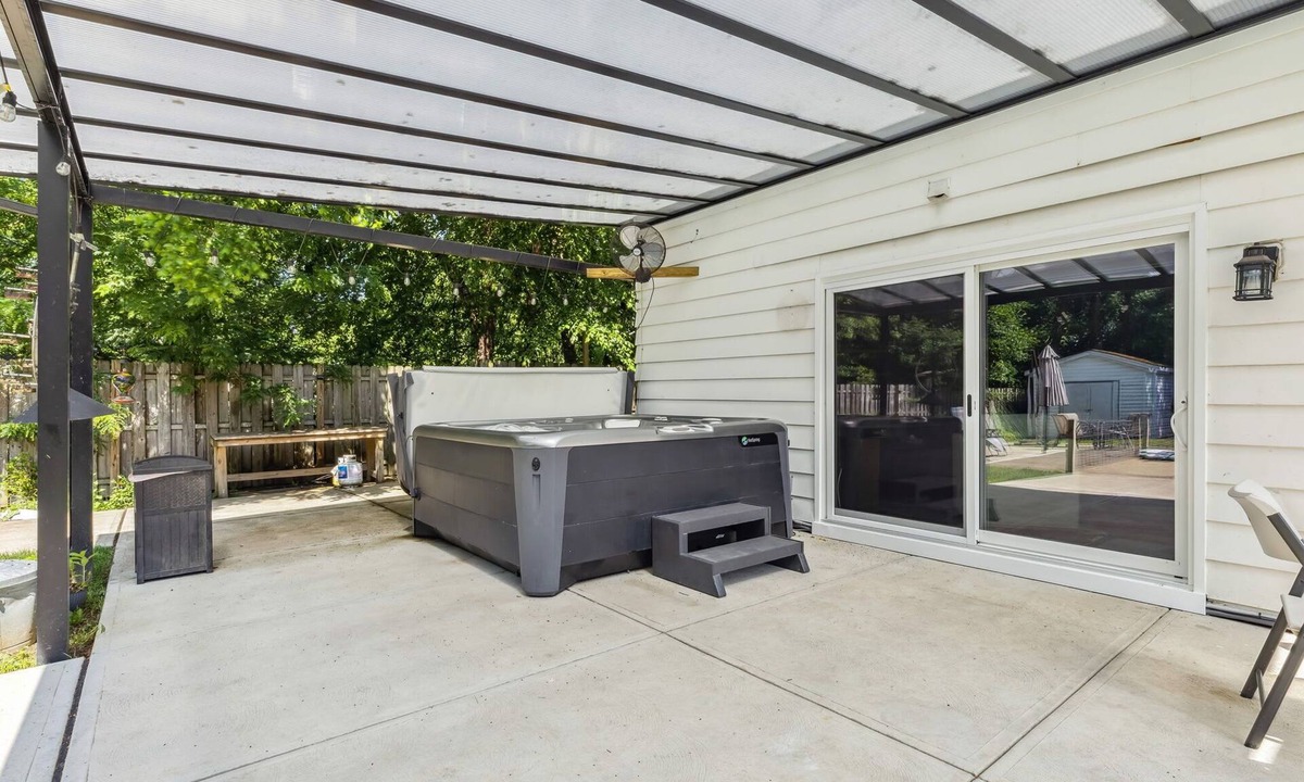 Lyndhurst House | Family-Friendly 3BR Retreat with Pool, Hot Tub & Spacious Yard