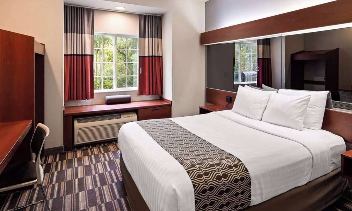 Morgantown Hotel | Find Your Comfort Zone in a Modern Morgantown Room | Free Parking