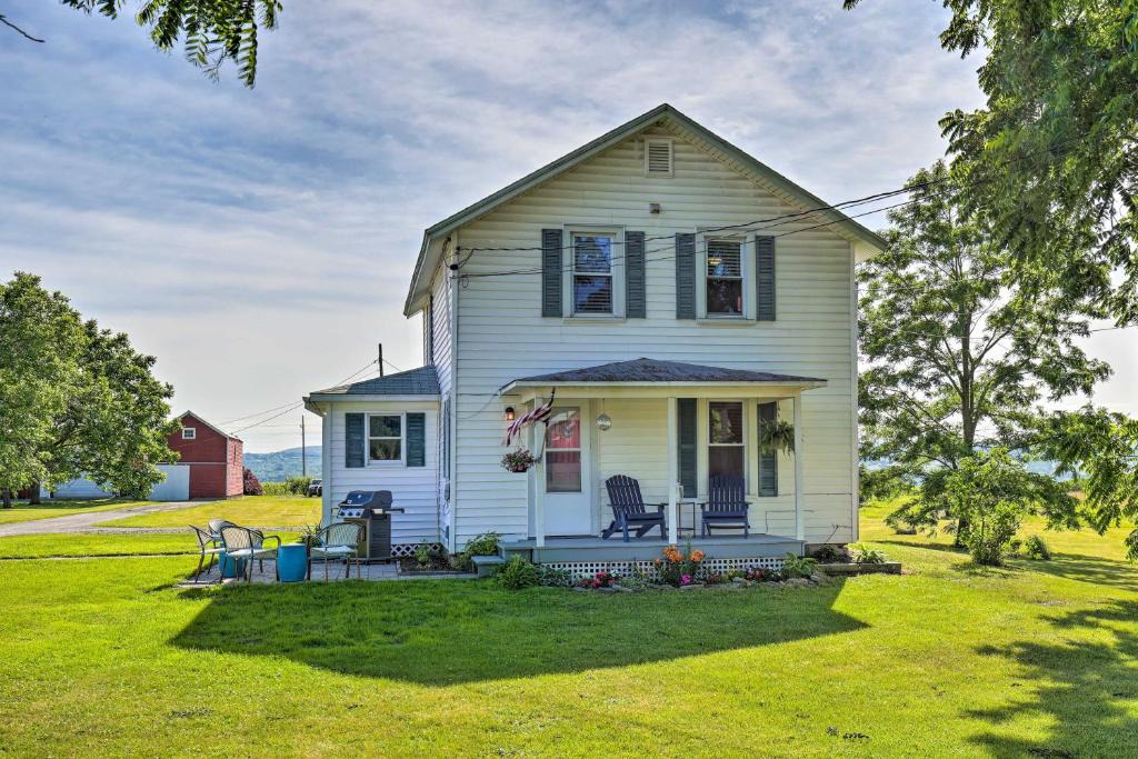 Hector House | Finger Lakes Farm Retreat Walk to Wineries!