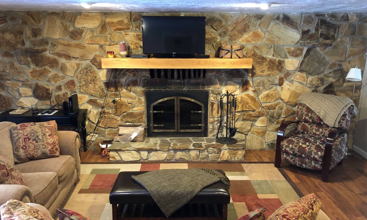 Geneva-on-the-Lake House | Forest Lake House, Sleeps 6, Premium Home!