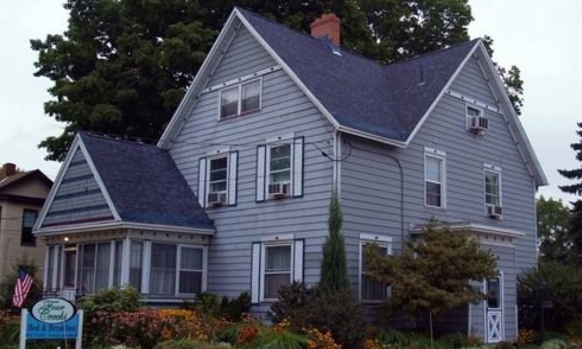 Girard Bed & Breakfast | Four Creeks Bed & Breakfast