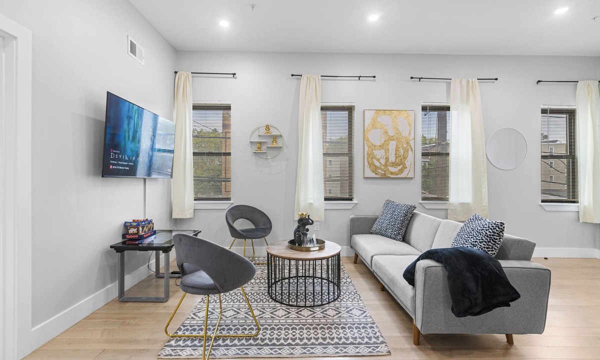 Ironbound District Apartment | Free Parking Modern Duplex-Central Location-close to Train+EWR
