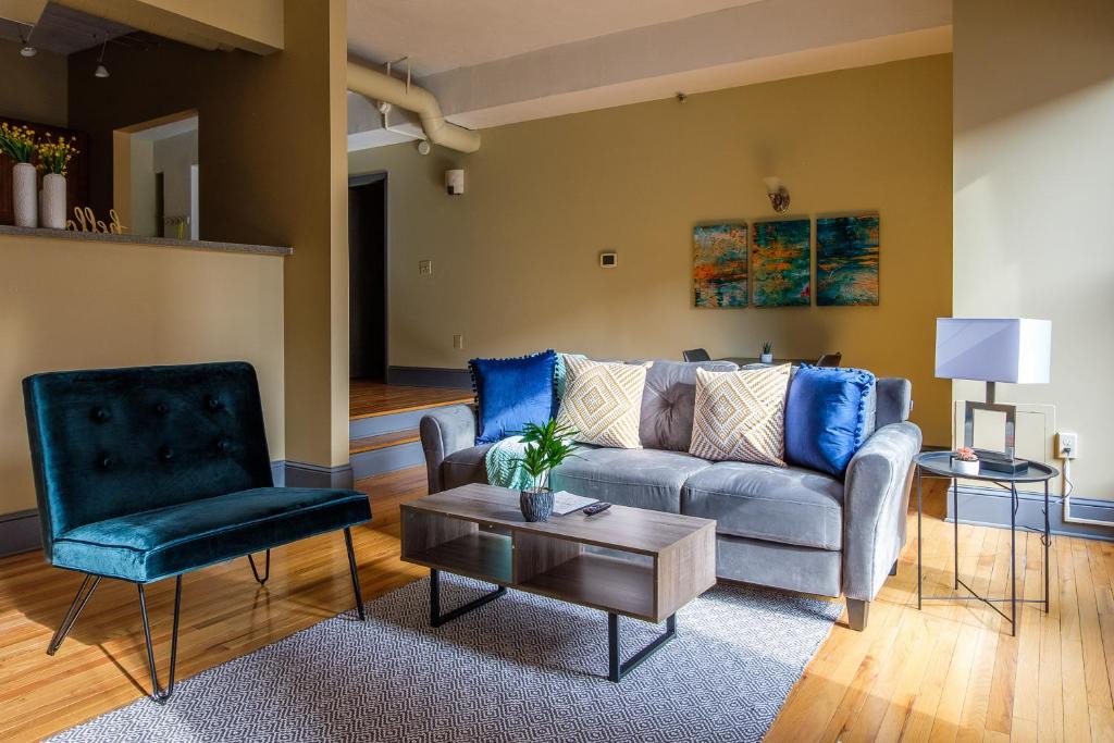 Gateway District Apartment | FRONTDESK 2015 East 4th Street Apts Downtown Cleveland