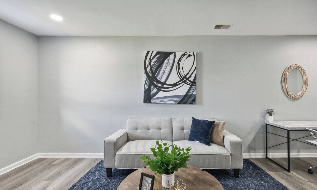 New Castle Apartment | Galloway 115 I Spacious Garden Style Retreat