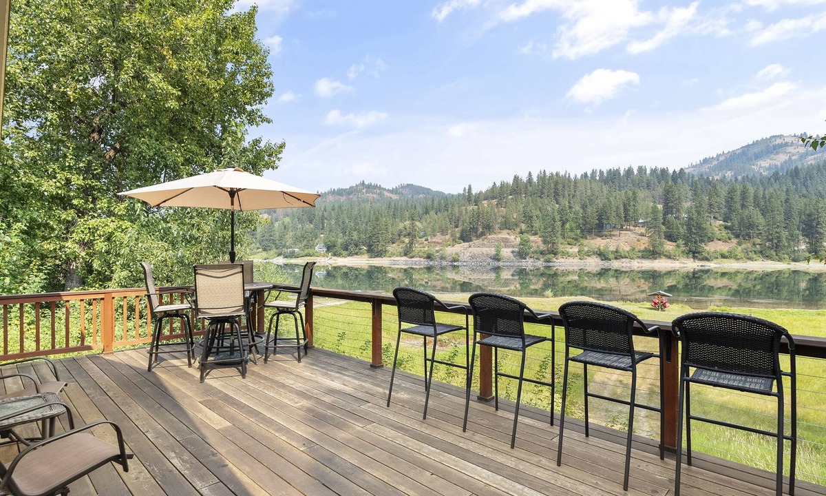 Newport House | Garden Cottage Getaway on the Pend Oreille River! Pet-Friendly! Close to Skiing!