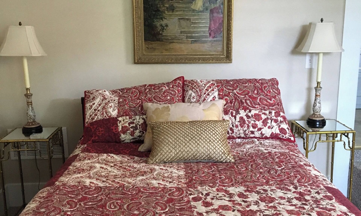 Forest Hills Apartment | Garden View Apartment, Large Studio - Perfect if you're on a budget!