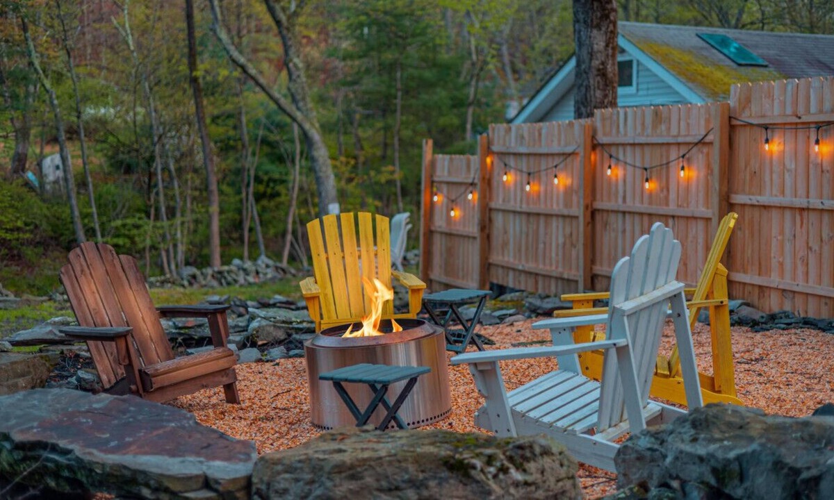 Dingmans Ferry House | Getaway in the Poconos | 90 mins from NYC