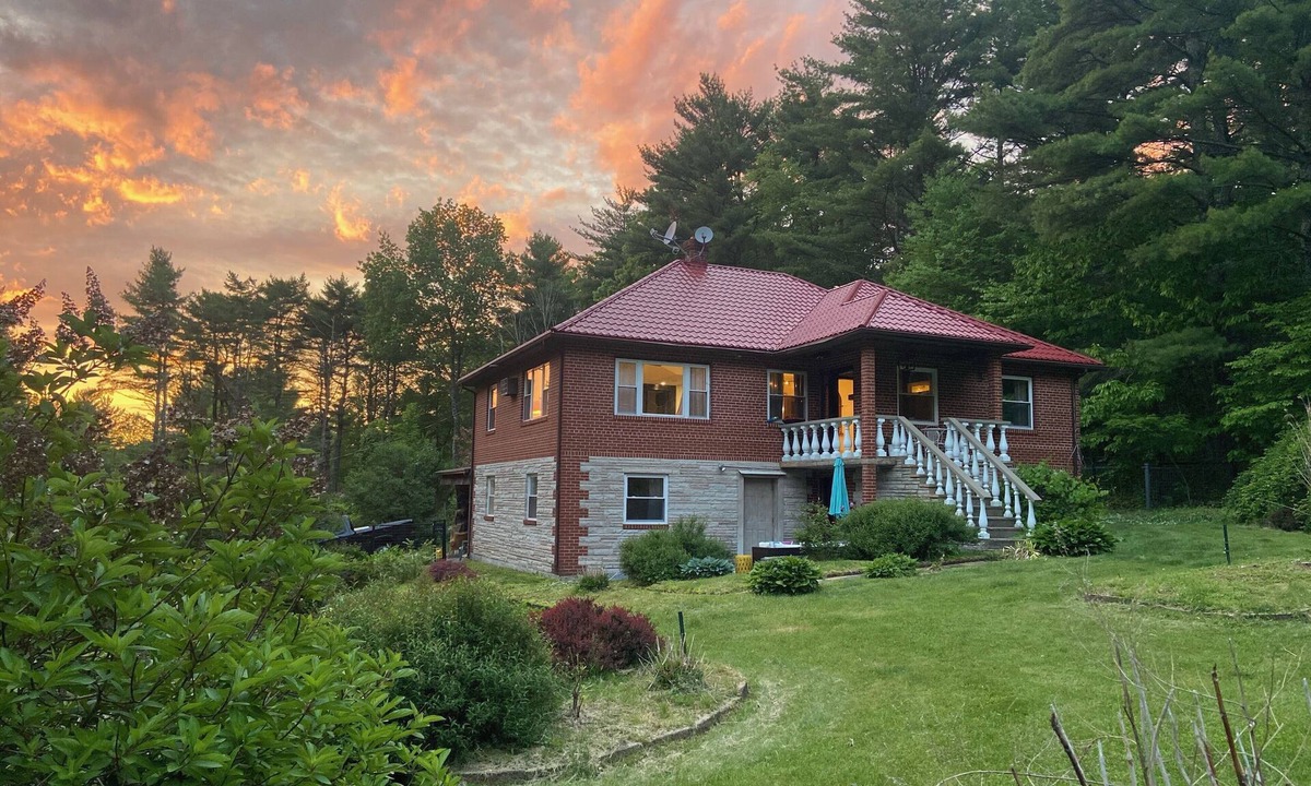 Town of Lumberland Ski Chalet | Giant chalet with private lake access. Hot tub. pet friendly. ultimate game room