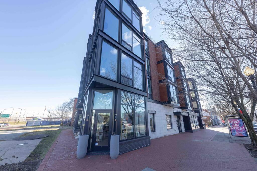 Navy Yard Apartment | Gorgeous Upscale Condo w/ Direct Views of Capitol Building and Nat’l Monument!