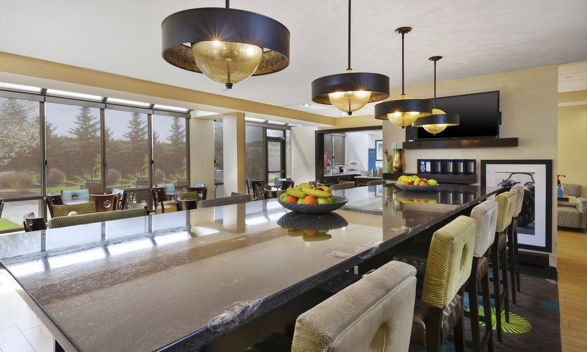 Clinton Hotel | Hampton Inn Clinton
