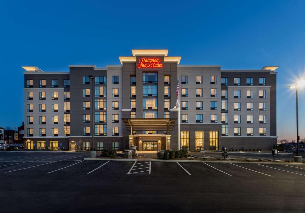 Newport Hotel | Hampton Inn & Suites Newport/Cincinnati, KY