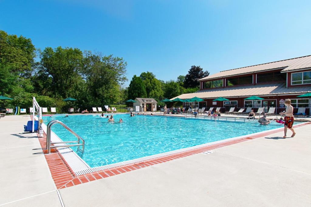 Lebanon - Pine Grove Resort | Hershey Camping Resort Loft Park Model 7
