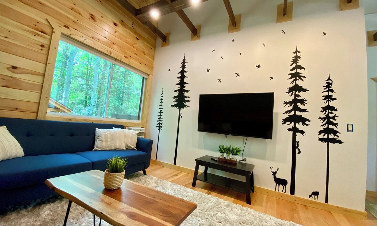 Hamlin House | Hideout Home With 2 Minutes To Pool/Beach and Ski Lift