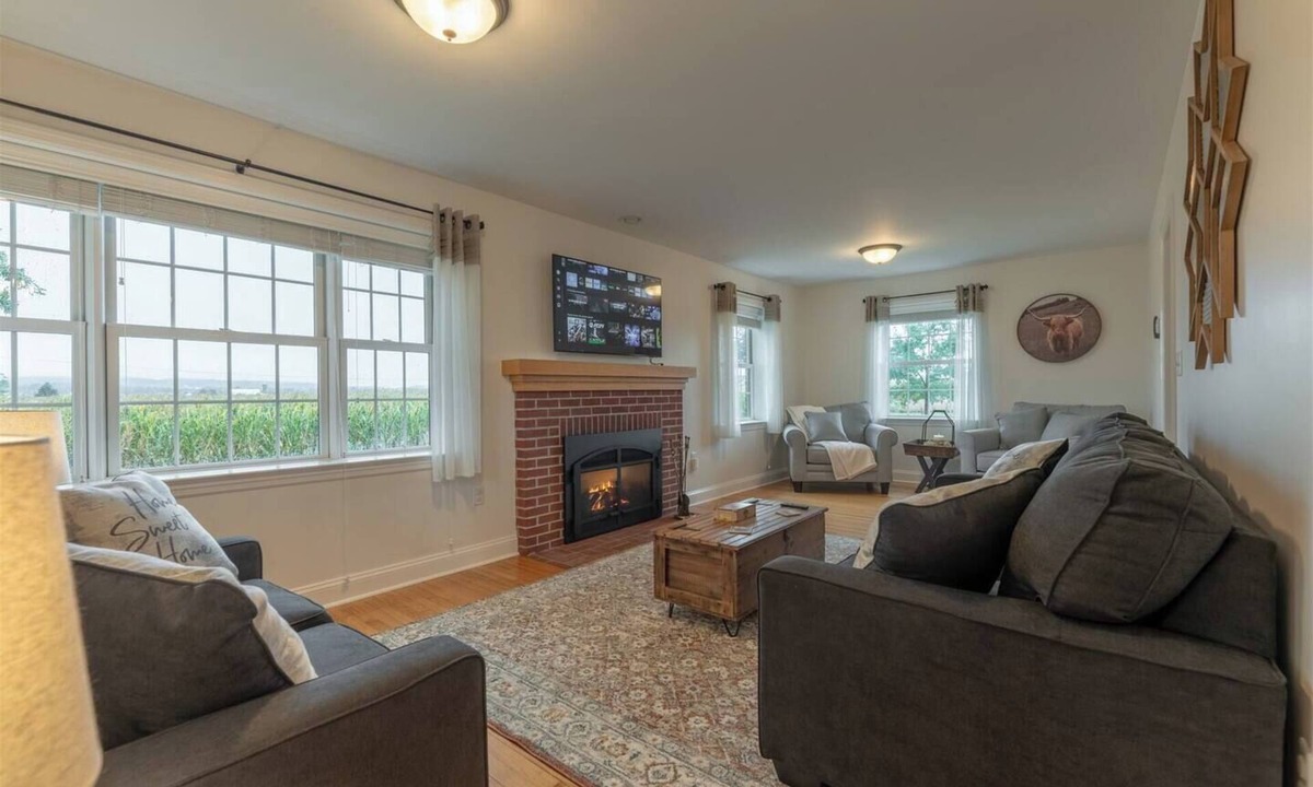 Ronks House | Highland Hideaway is located in Paradise, PA and just a short drive from Lancaster County's best tourist attractions, including the Amish Village, Cherry Crest Adventure Farms, Dutch Wonderland and Sight & Sound Theatre.