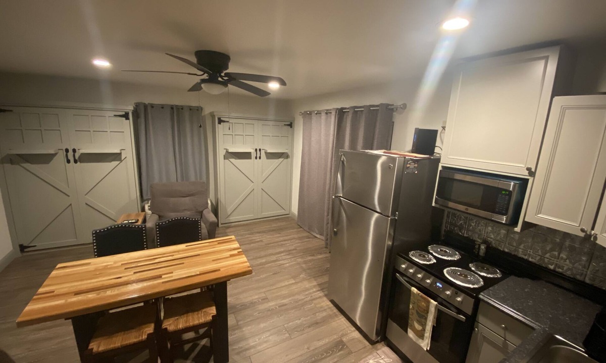 Mullens Cottage | Highwater Inn Sleeps up to Ten