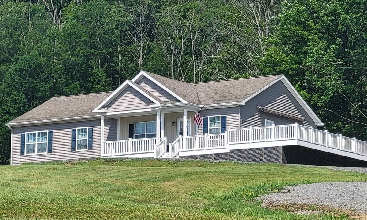 Rome House | Hillside Relaxation in Endless Mountains. Minutes from Tioga Downs. Sleeps 8