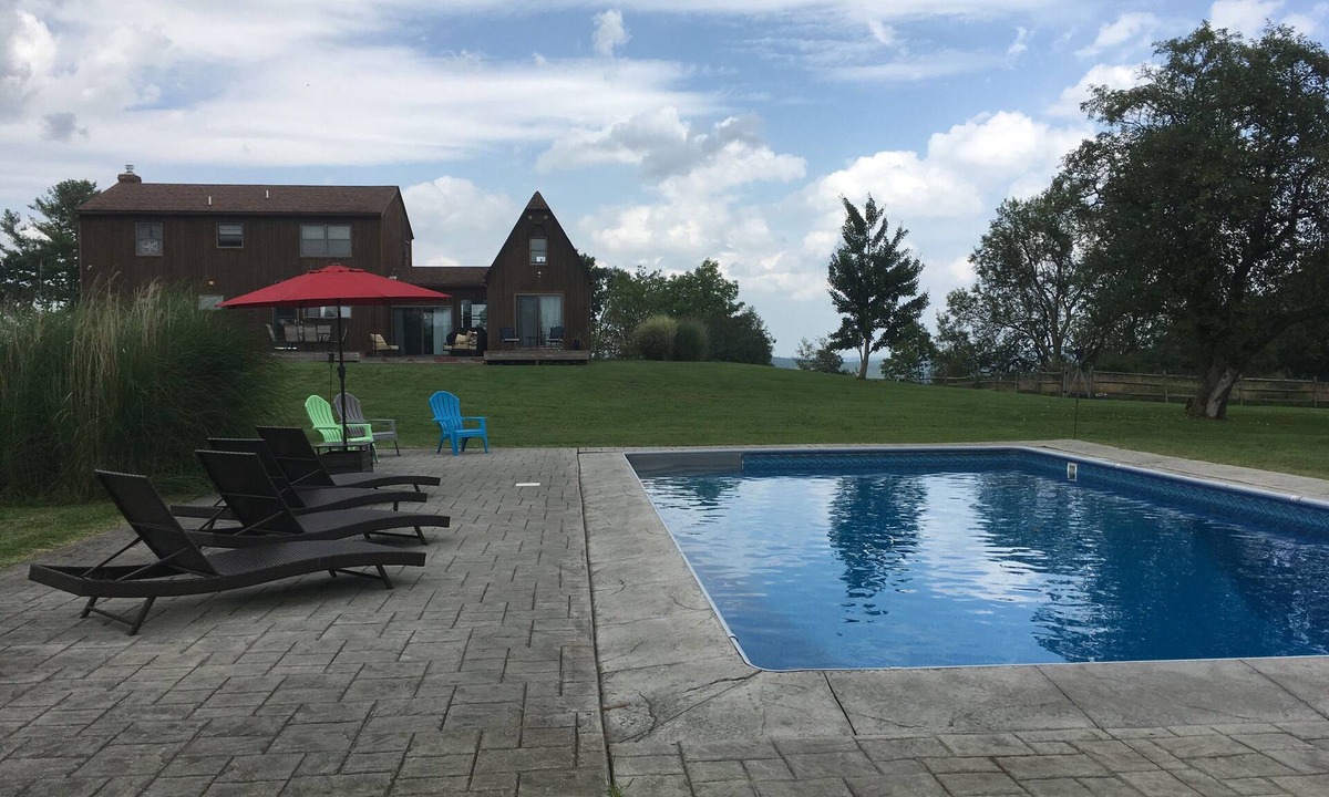 Damascus House | Hilltop Getaway with a Saltwater Heated PoolnSleeps 12 ~ 5 Bedroom, 2 Bath