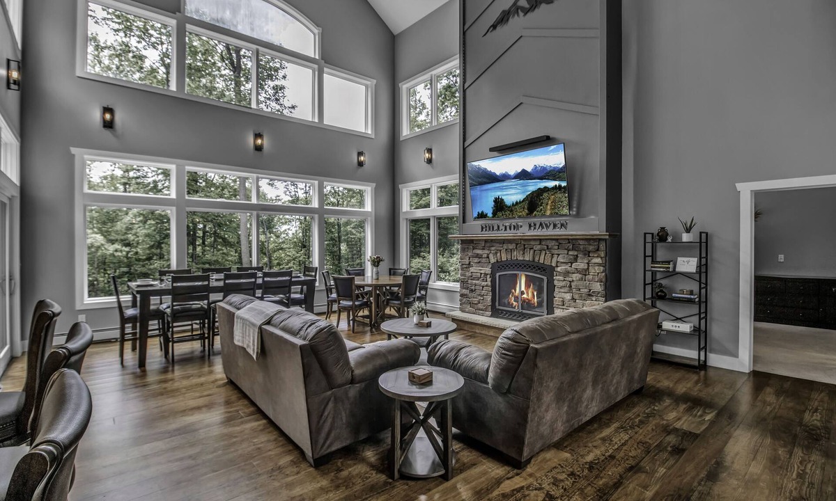 Salamanca House | Hilltop Haven - ENJOY EVL!