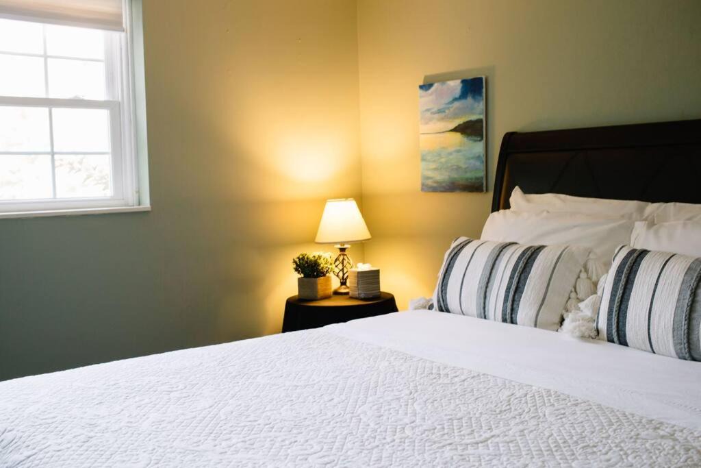 London Apartment | Hilltop Hideaway - 3BDR in Downtown London, KY