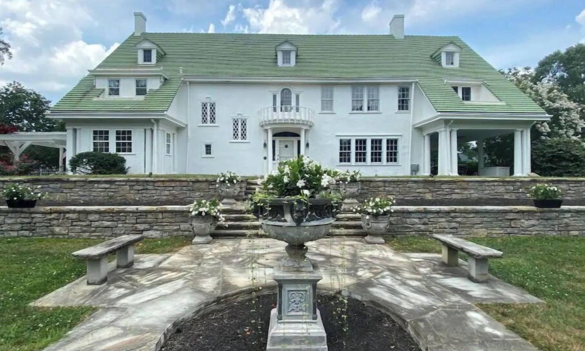 Carrollton House | Historic 5BR BnB w/Pool, River Views & Event Space