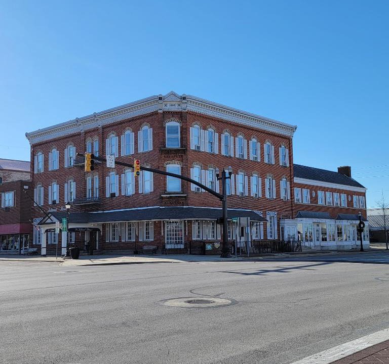 Port Clinton Apartment | Historic Island House CondoHotel-Suite3303 or Corner3306, Port Clinton
