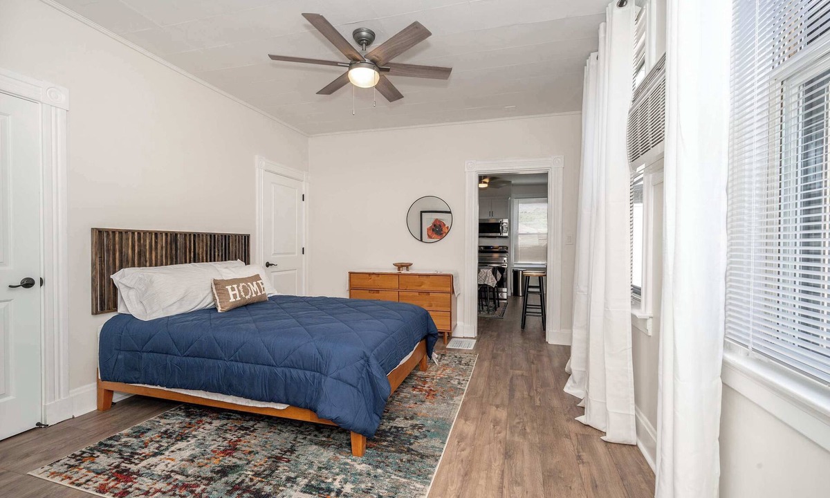 Ludlow House | Historic Ludlow Suites – 2 Apts!