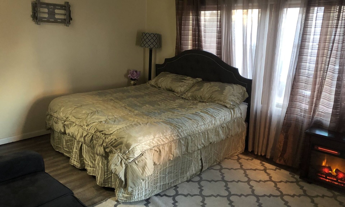 Middletown Apartment | Historic & Quaint Room downtown Middletown, DE awaits you!