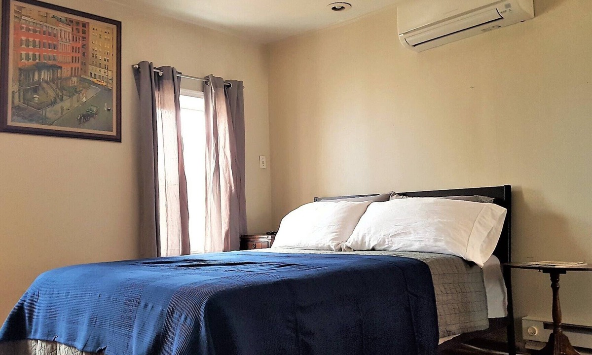 Northern Liberties House | Historic Trinity in Northern Liberties MTM rental!