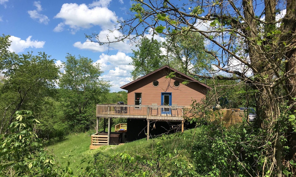 McArthur Cabin | Hocking Hills Chubby Frog Cabin: Game Room, Hot Tub, Fire Pit & Private Hiking!