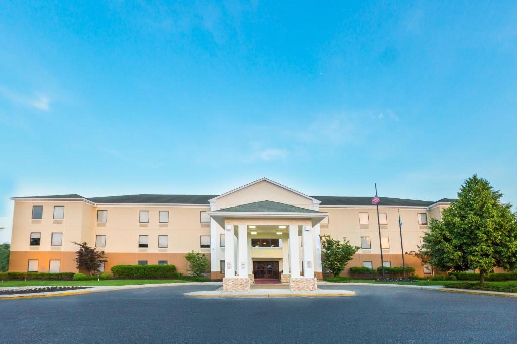 Westampton Hotel | Holiday Inn Express & Suites Burlington - Mount Holly by IHG