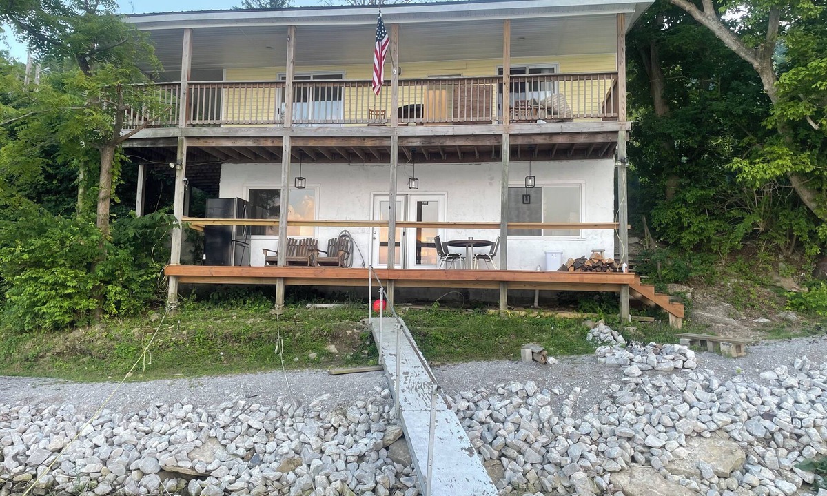 Warsaw House | Home unit 2 in Warsaw, ky/Charms River Side House