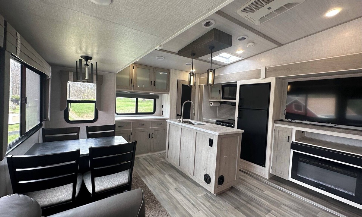 Abbottstown House | Horn and Thistle Farm - Camper/RV in Abbottstown, Pennsylvania, United States