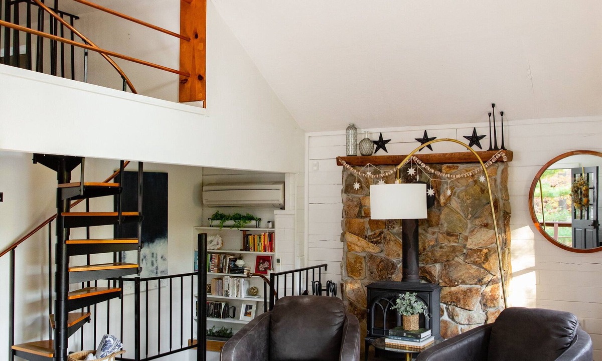 Berkeley Springs Cabin | HOT TUB! Calming Vibes Spa Cabin on Sleepy Creek, for 8, Hike, Fish, Ski, 4 Acre