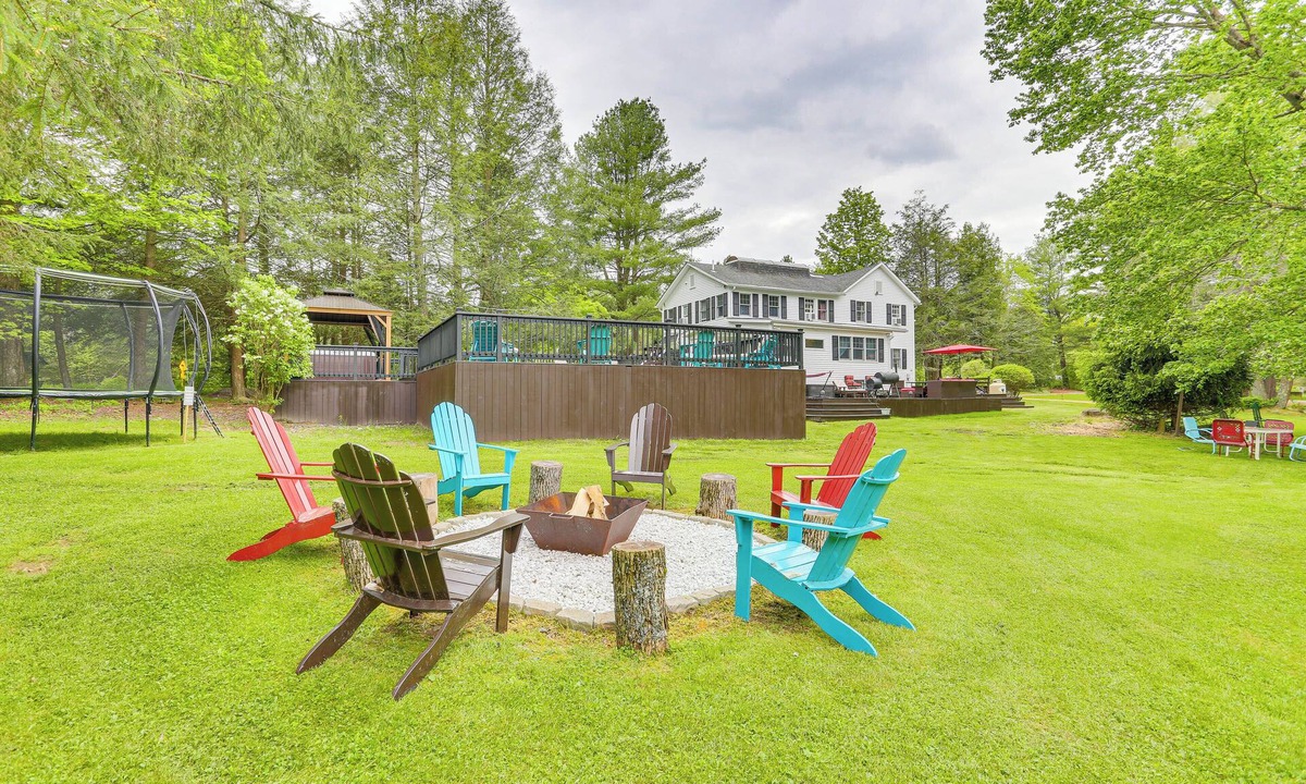Greentown House | Hot Tub, Game Room: Greentown Home Near State Park