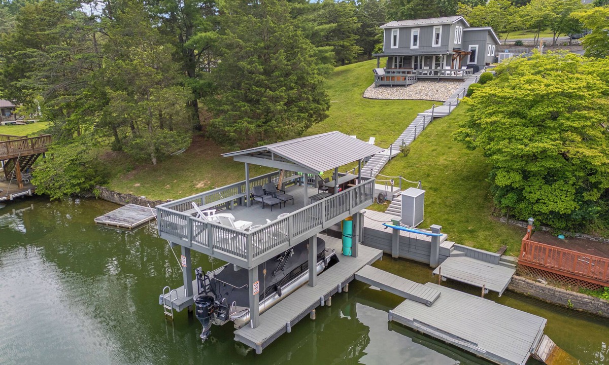New River House | Hot tub, private dock, with water front lake access for relaxing or exploring.