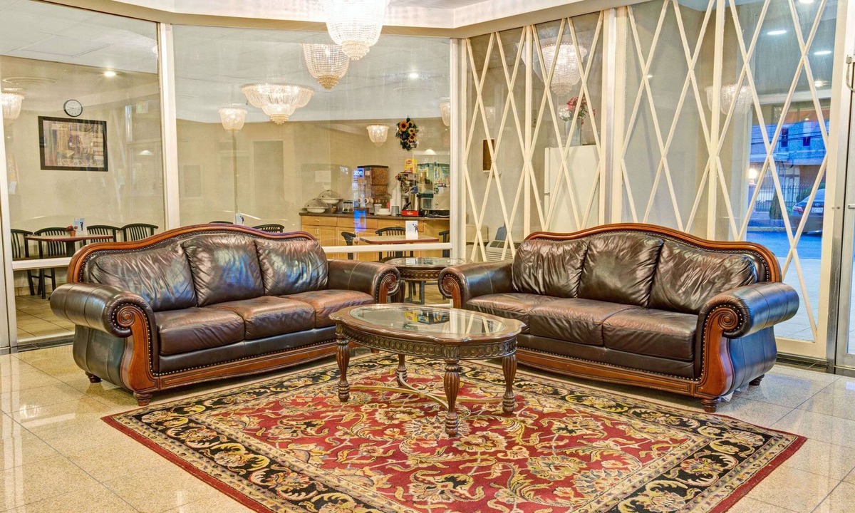 Pikesville Hotel | Howard Johnson by Wyndham Pikesville