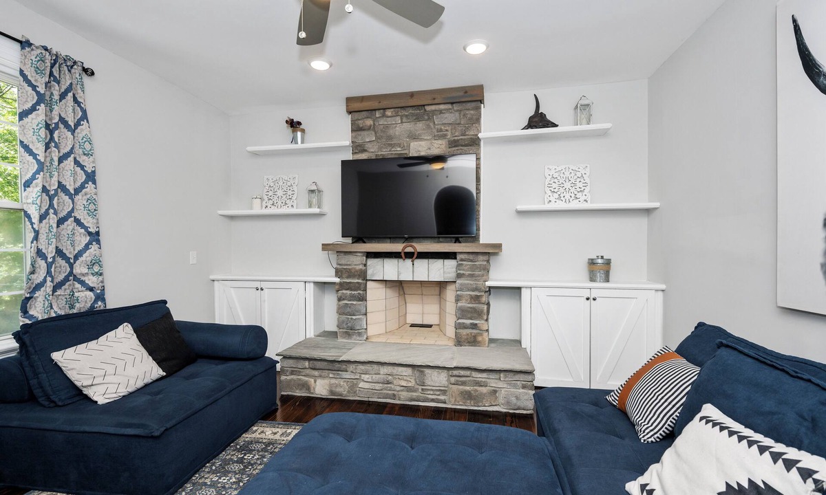 Anderson Township House | Hunley Haven Retreat – Spacious and Private 4 BDR in East Cincy!