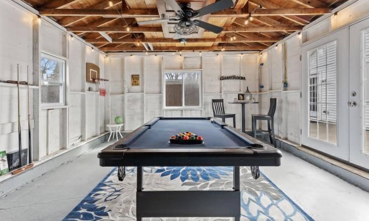 Huron Apartment | If Lake Erie is calling you!.........