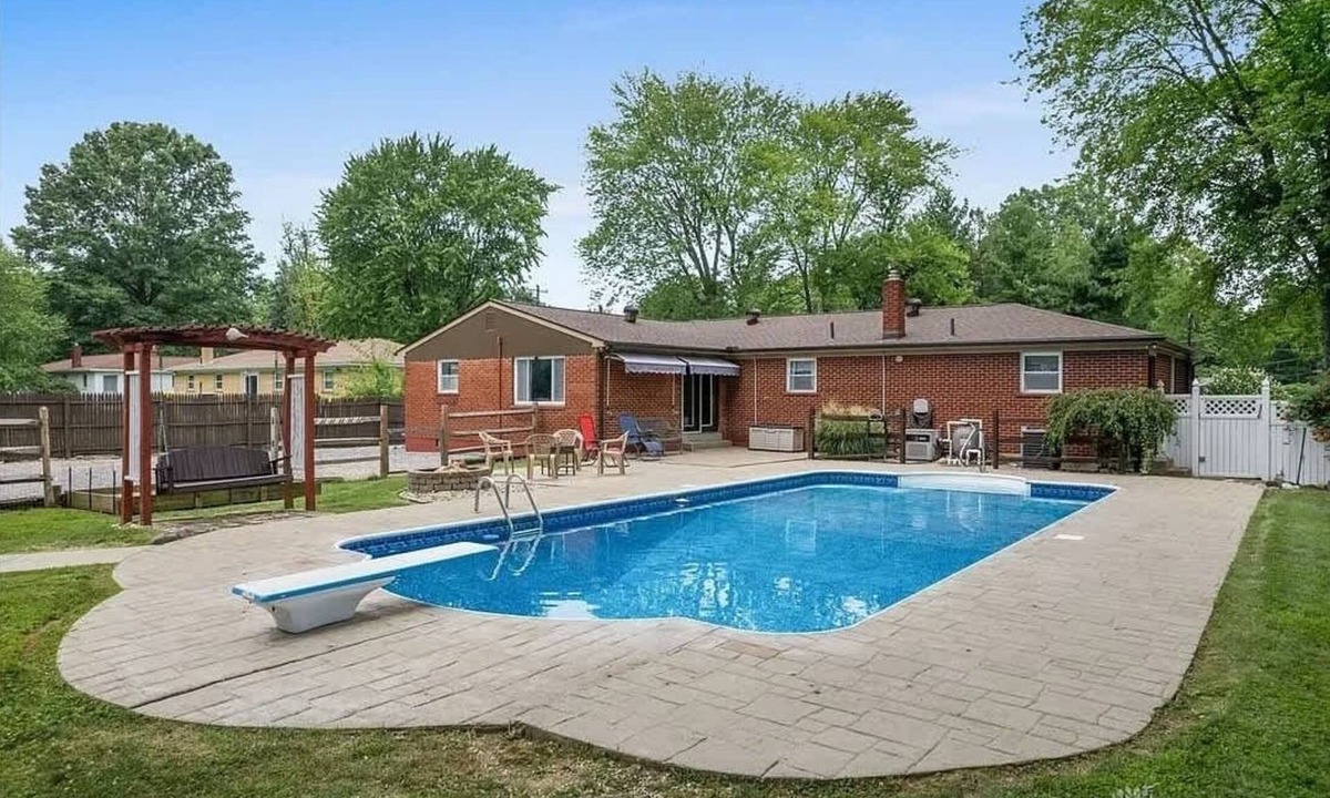 Day Heights House | Just like home w Pool & Pool table