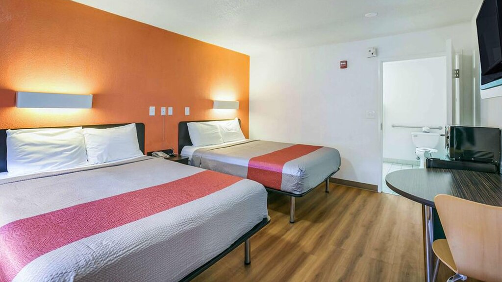 Macedonia Hotel | Key Inn Macedonia - 2 Queen Bed Non-Smoking