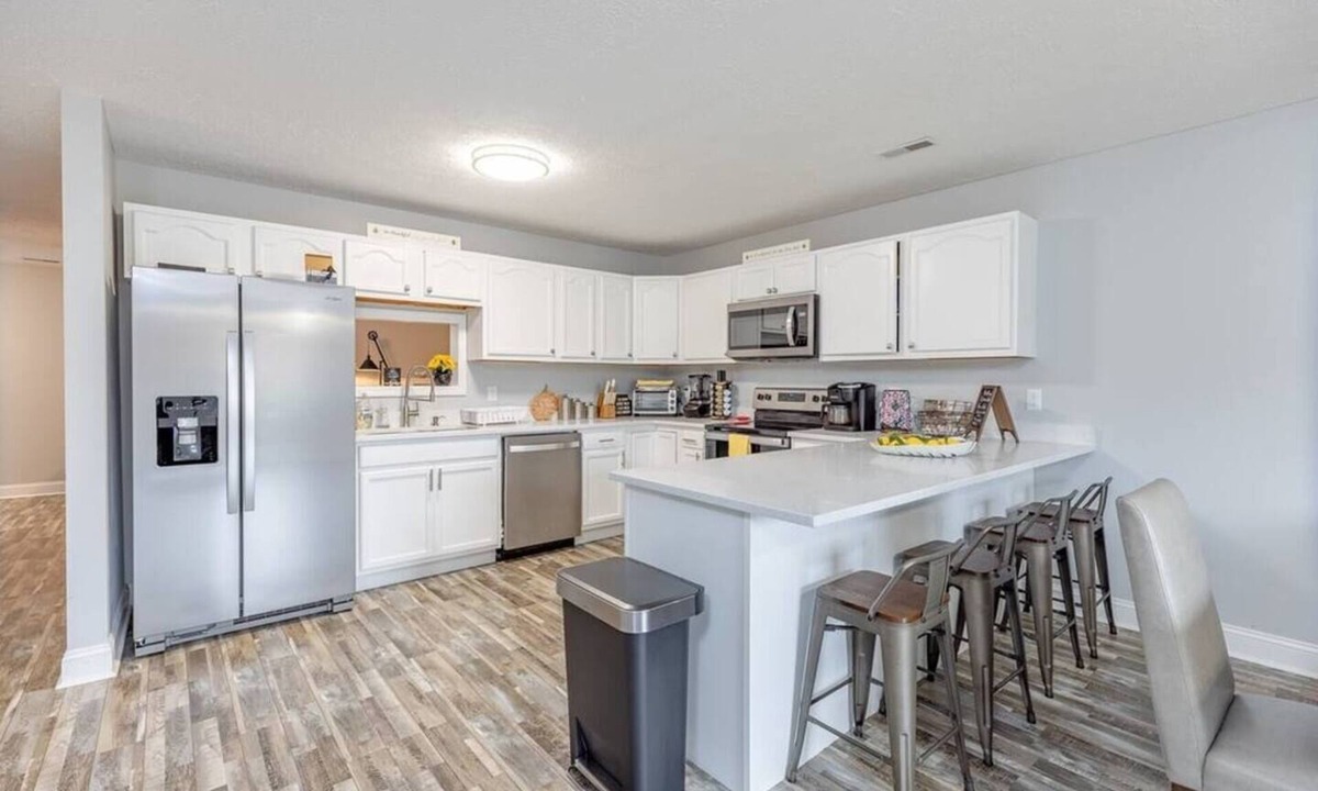 Osage House | King Master Suite/Cozy townhome, Close to WVU
